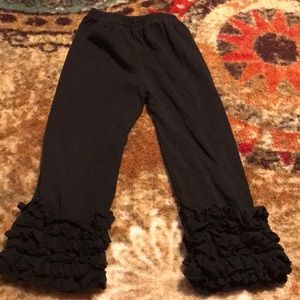 Boutique 4/5 Black ruffled leggings